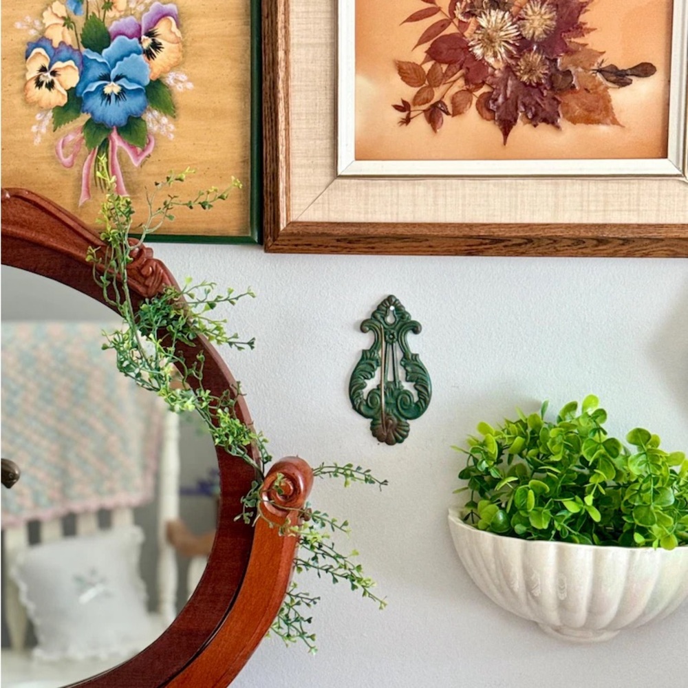 Vintage Green Cast Iron Wall Receipt Hook 🗝️📜